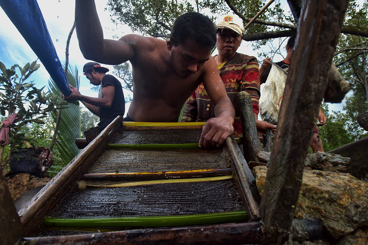 Gold mining in the Philippines 