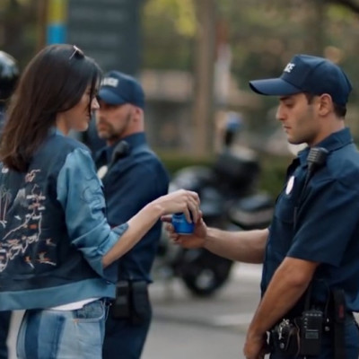 Kendall Jenner Pepsi advert causes outrage and amusement on Twitter