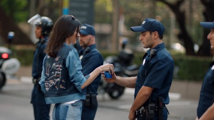 Kendall Jenner Pepsi advert causes outrage and amusement on Twitter