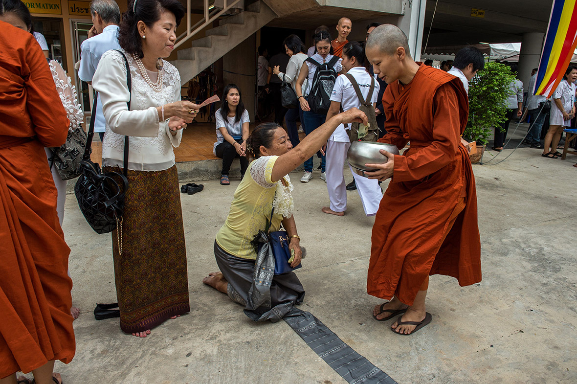 rebel-female-buddhist-monks-shave-their-heads-as-they-continue-to