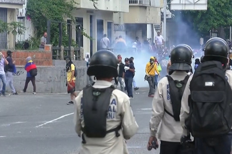 Violent clashes between Anti-Maduro protesters and police in Caracas