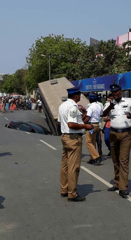 Massive Sinkhole Swallows Bus And Car In India's Chennai | IBTimes UK