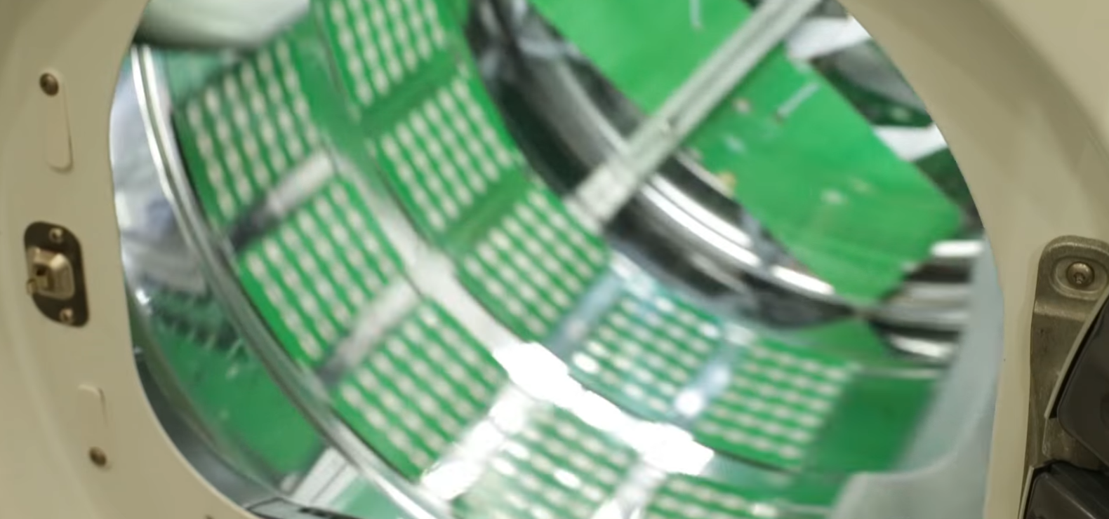 This heatless dryer uses ultrasonic vibrations to shake clothes dry in