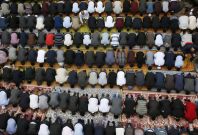 Muslims London Ramadan praying