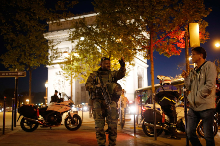 Paris Police: 2 Killed, 1 Wounded In Avenue des Champs-Élysées Shooting Paris Police: 2 Killed, 1 Wounded In Avenue des Champs-Élysées Shooting