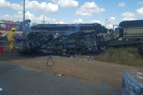 South Africa - Minibus crash, 20 victims