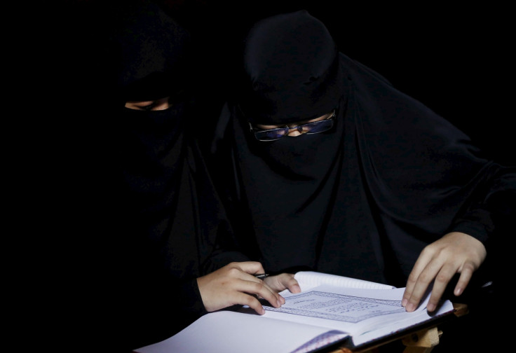 Malaysian students studying the Koran