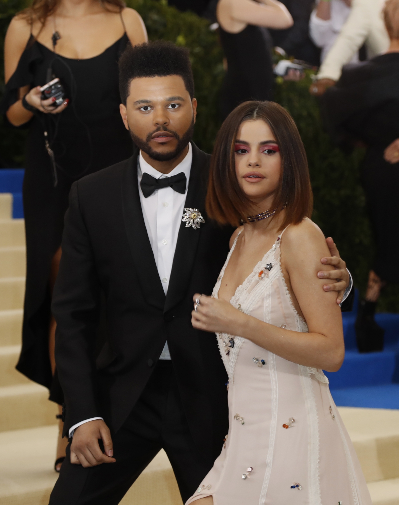 Met Gala 2017: Selena Gomez and The Weeknd kiss during red carpet