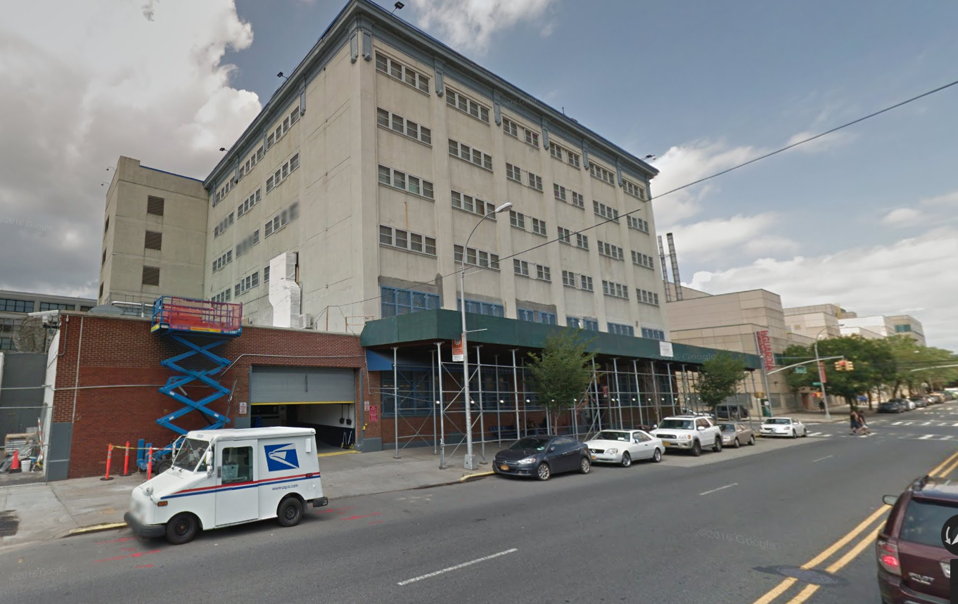 New York prison guard opens fire on exboyfriend outside jail before