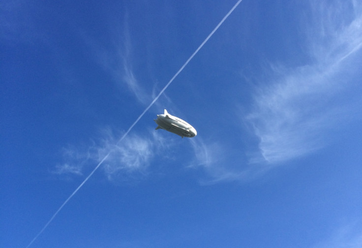 Airlander 10 contrail