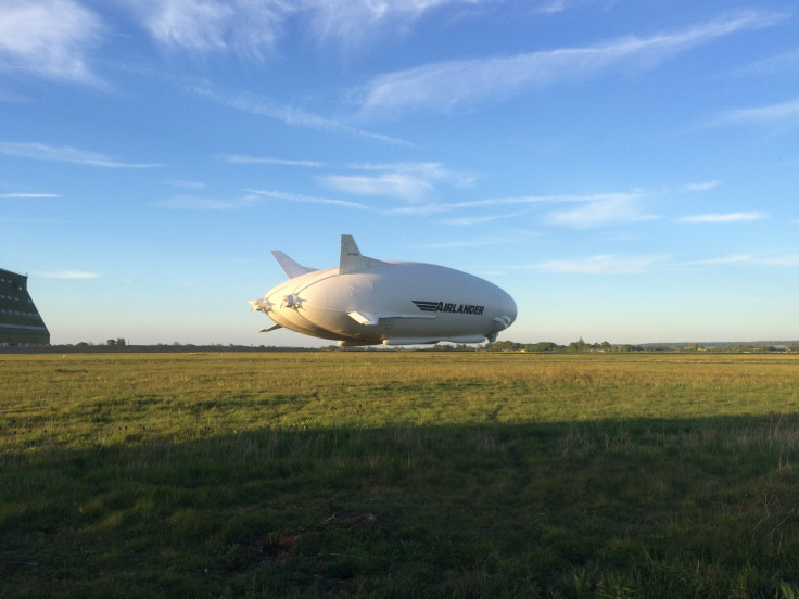 Airlander 10 landing