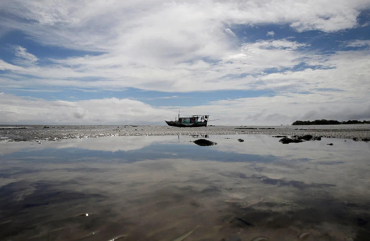 Brazilian man survives 11 days in ocean thanks to a freezer - Vimarsana News