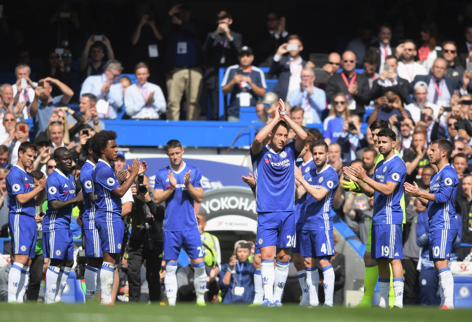 John Terry's mid-game guard of honour during final Chelsea appearance ...