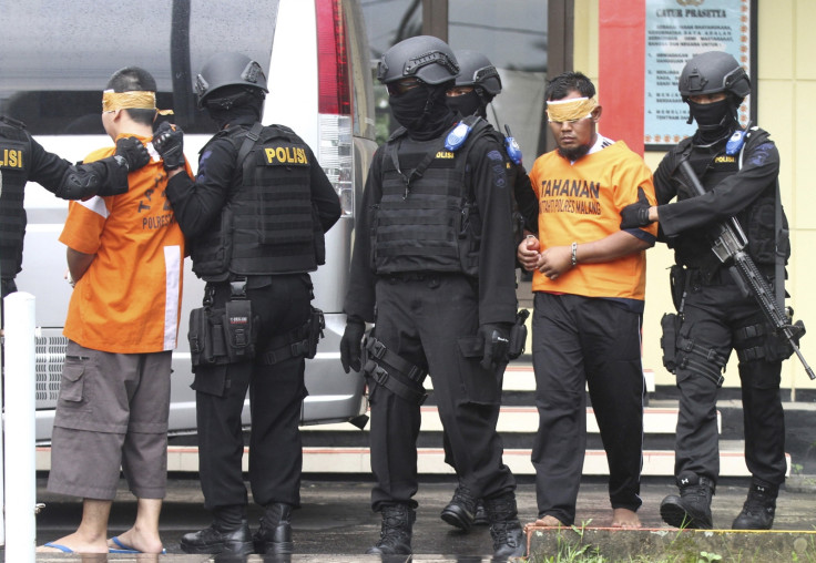 Indonesia Police Detain 140 Men in Gay Club