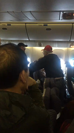 Belligerent man wearing Trump hat kicked off United flight