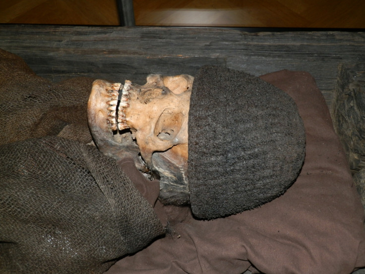 Woolly hat burial