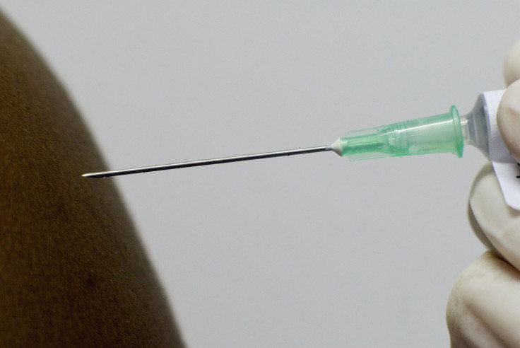 Vaccination syringe