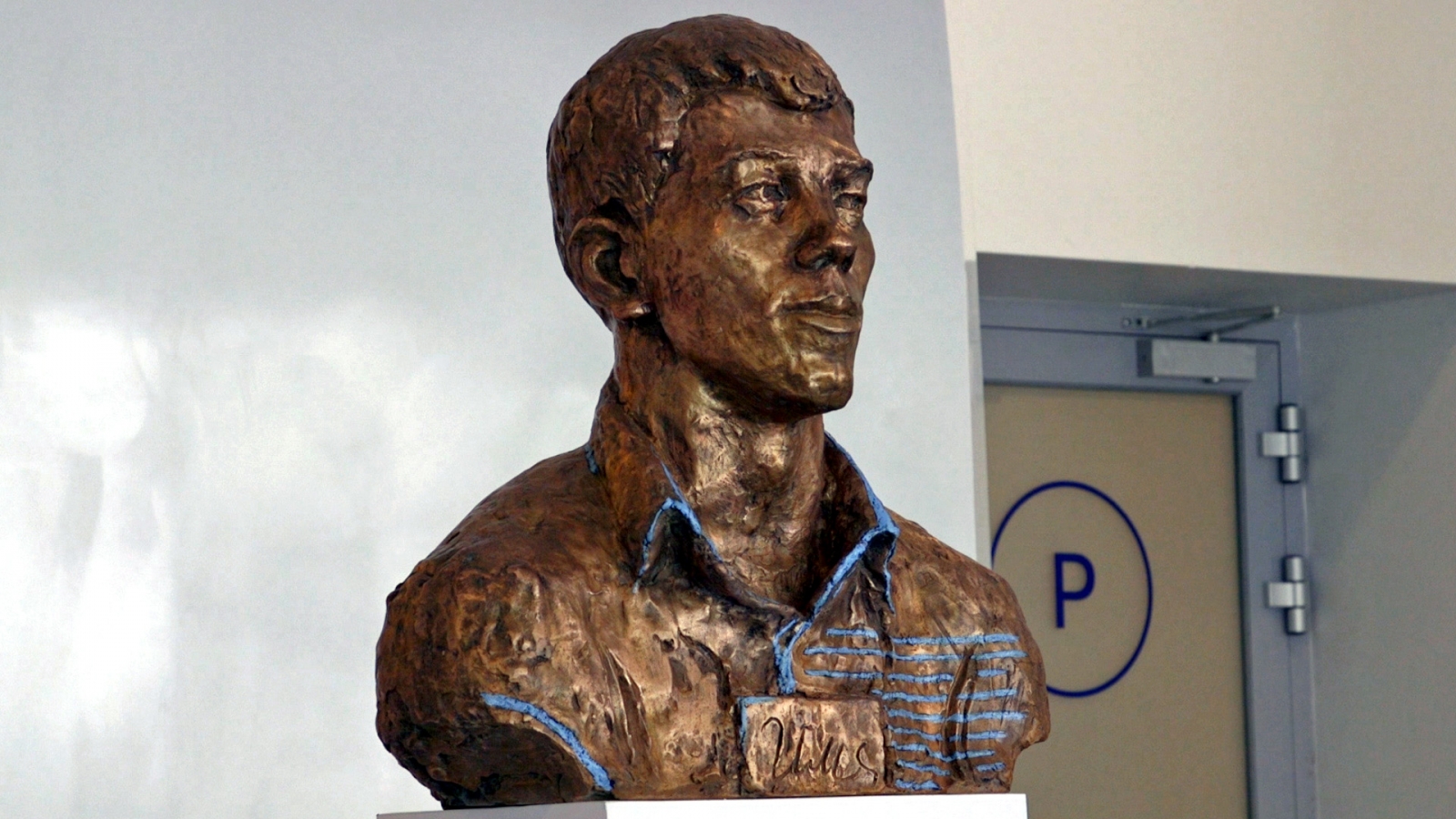 Bronze bust of Yandex co-founder Ilya Segalovich