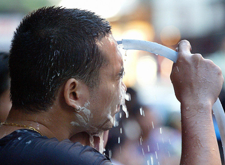 Man keeps cool