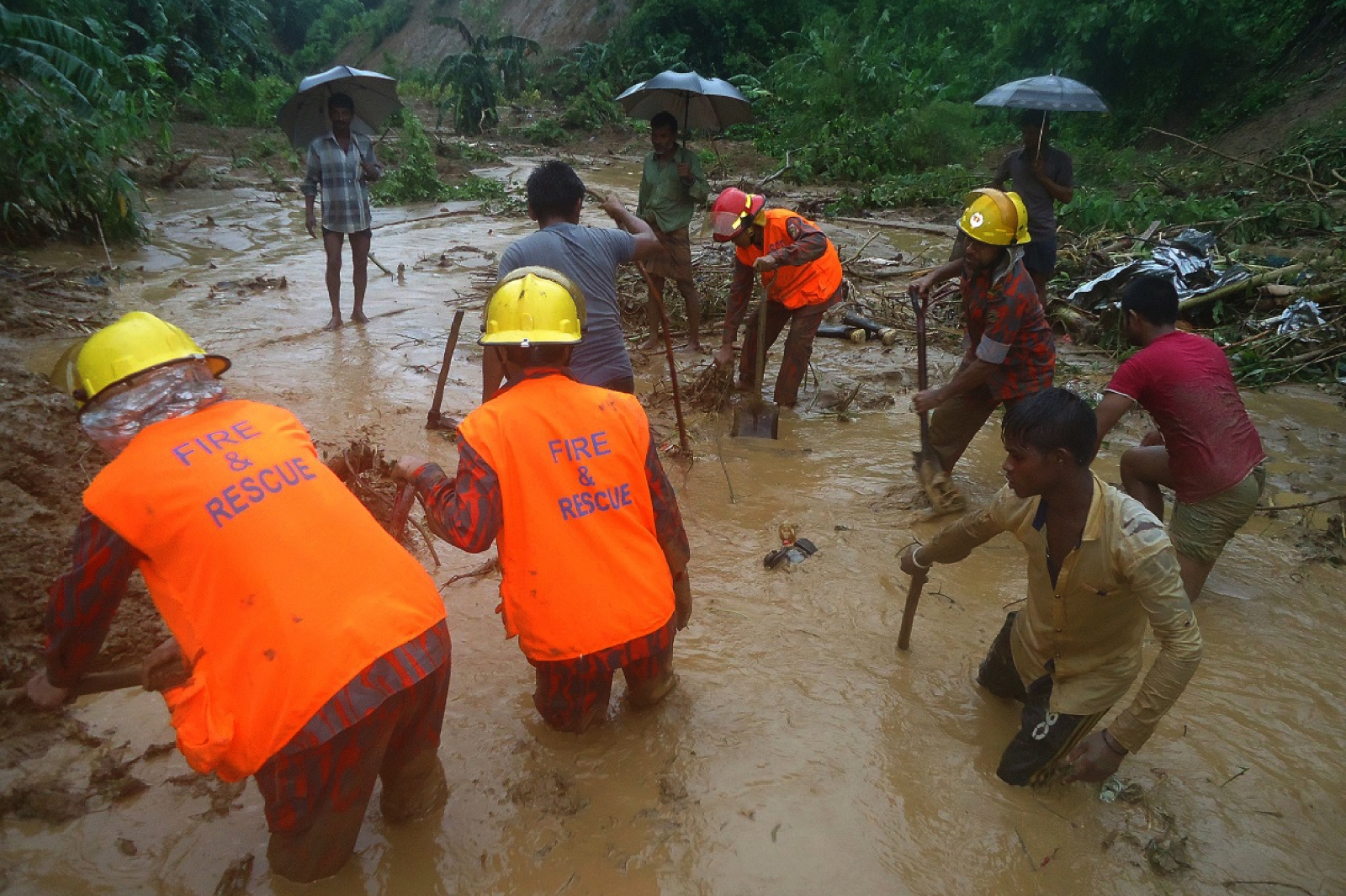 Bangladesh landslide mudslide weather floods monsoon