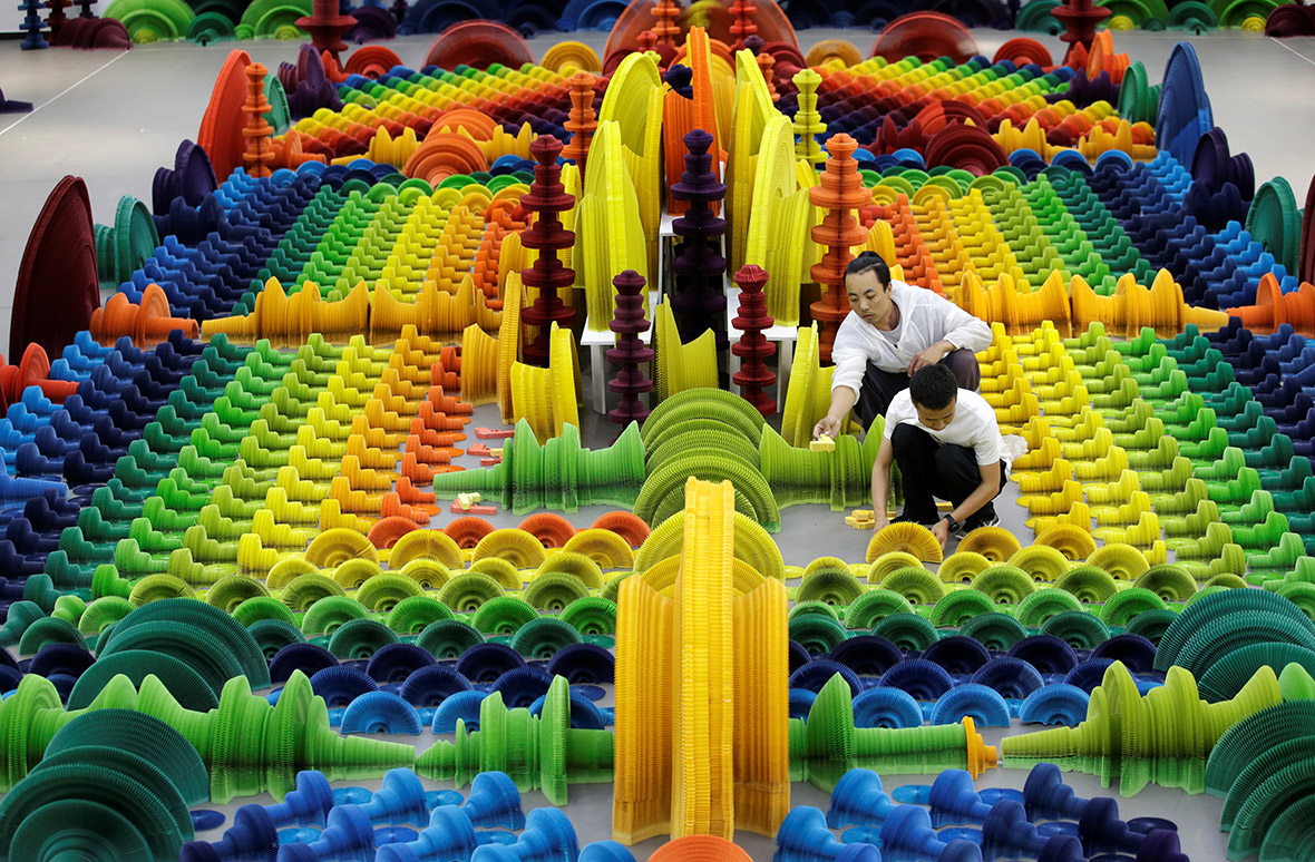 Ocean of Flowers: Li Hongbos huge artwork made of 