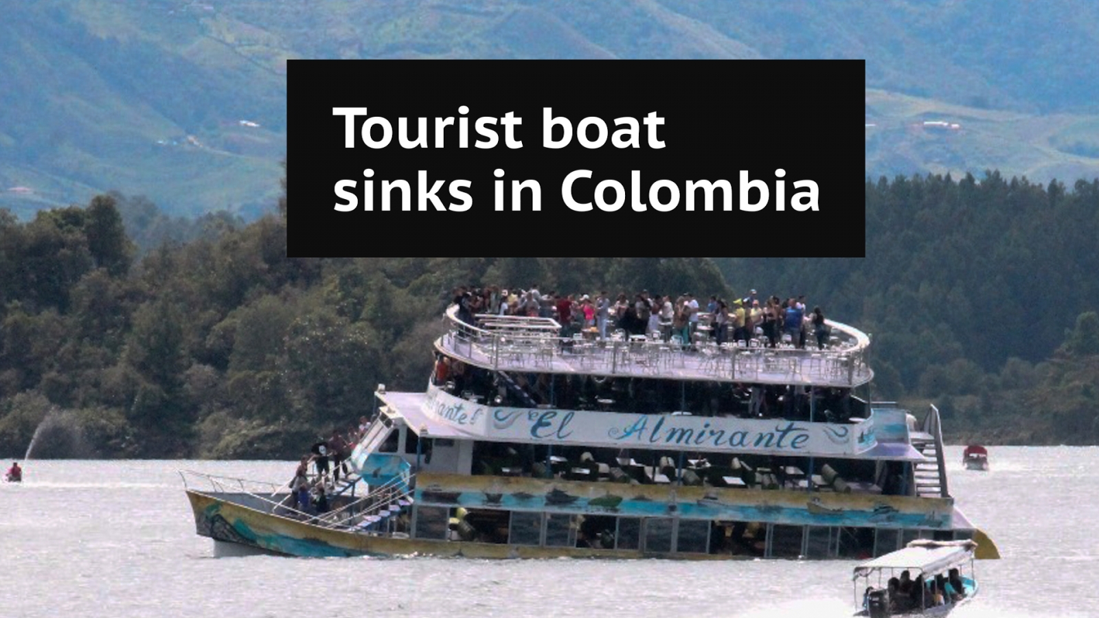 tourist boat sinks
