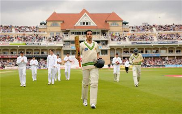 Pakistan&#039;s Umar Gul leaves the field during the first Test match against England at Trent Bridge cricket ground in Nottingham