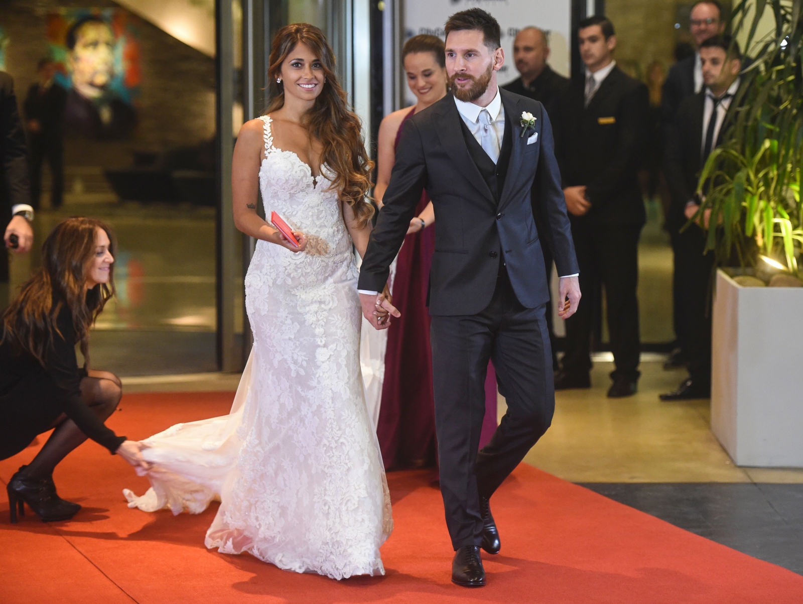 Lionel Messi Marries Childhood Sweetheart Antonella Roccuzzo See Lionel Messi Marries Childhood Sweetheart Antonella Roccuzzo See