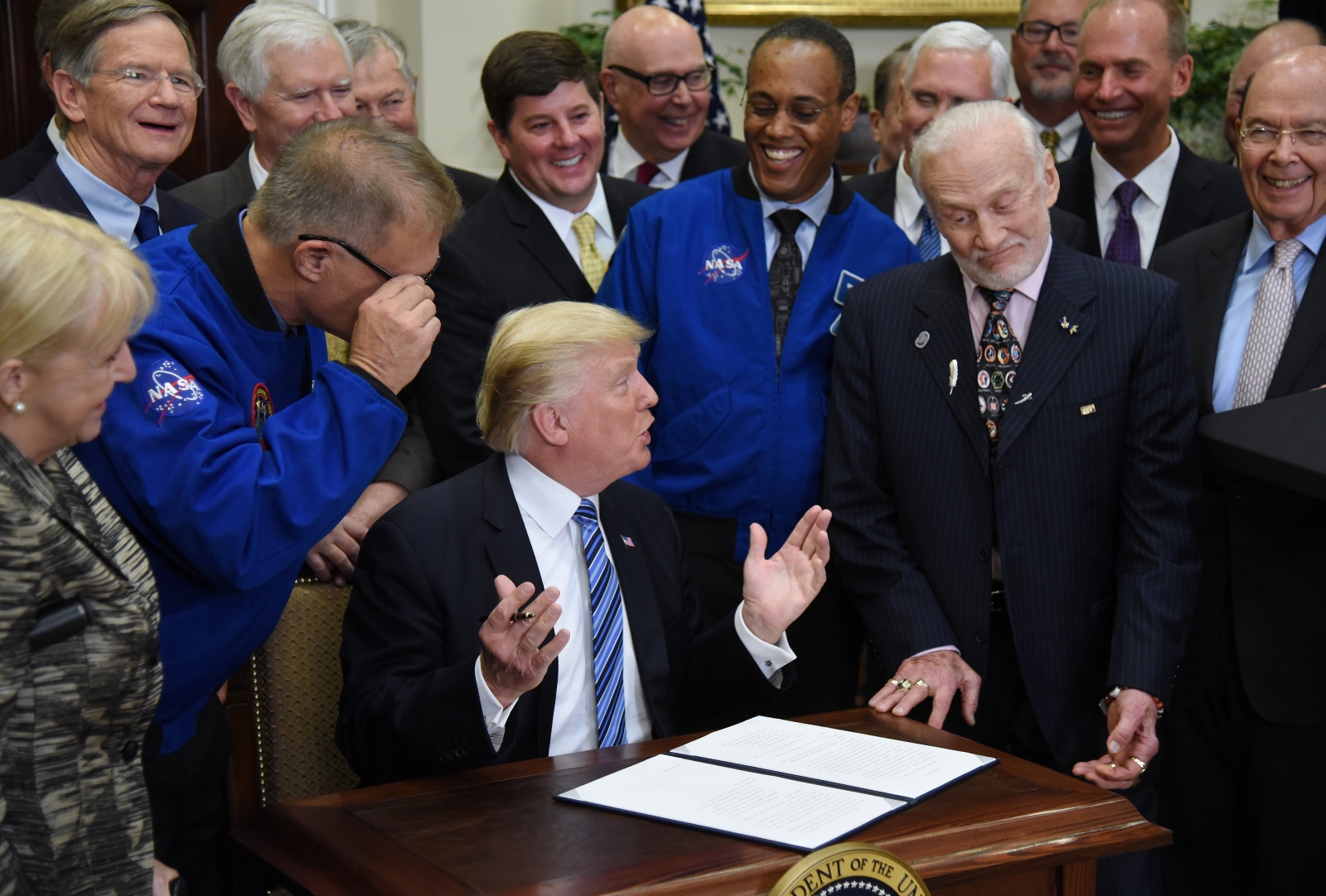 Buzz Aldrin Looked Baffled During Trump's Bizarre Space Talk And ...