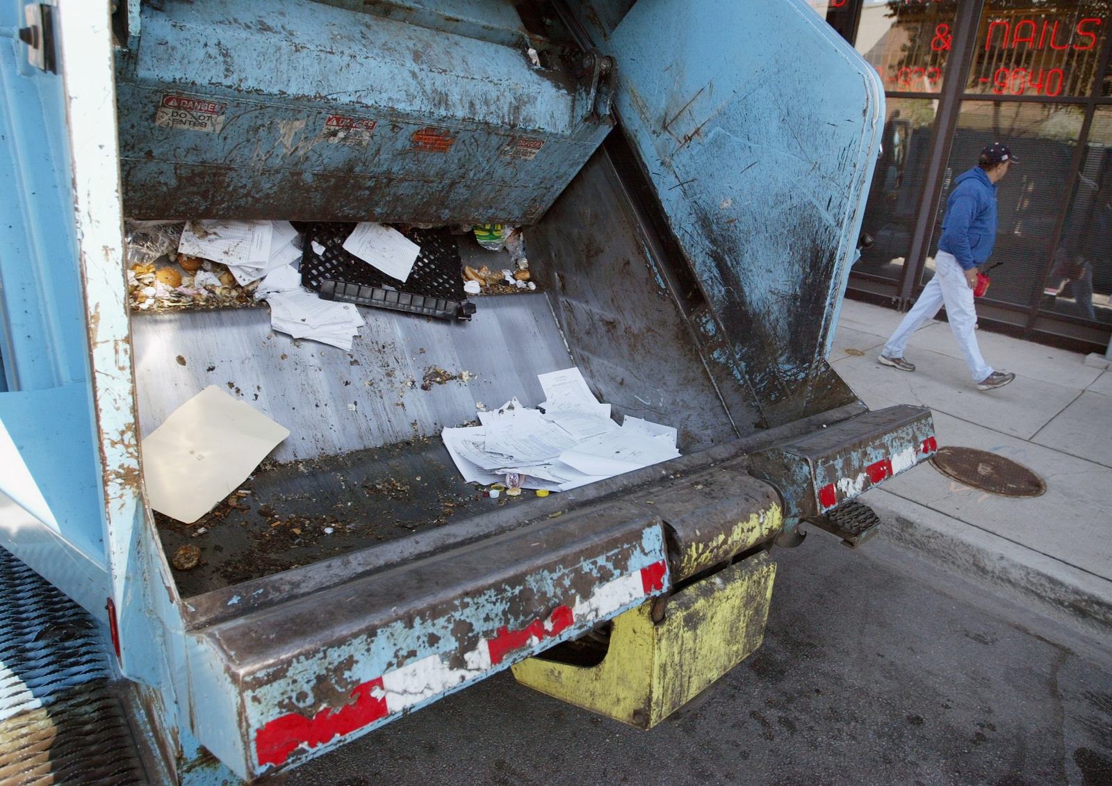 garbage truck bed