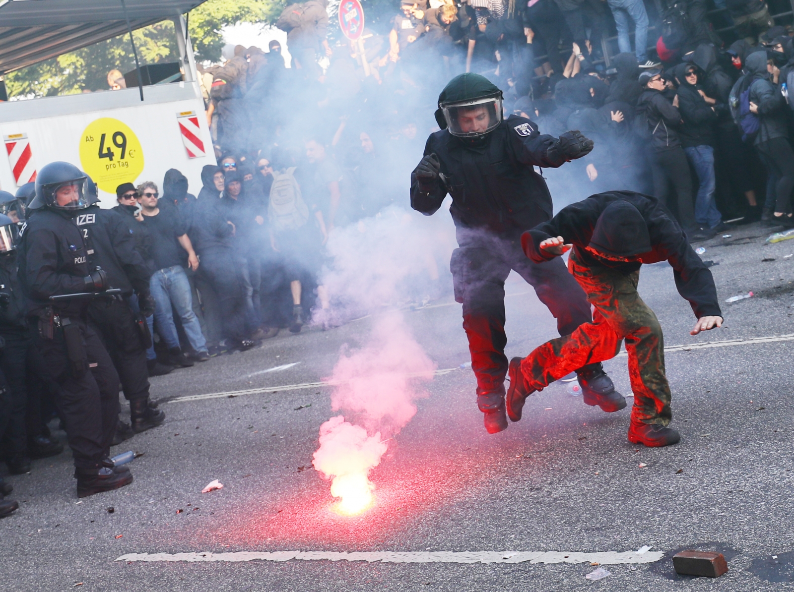 Riots police at G20 protests in Hamburg