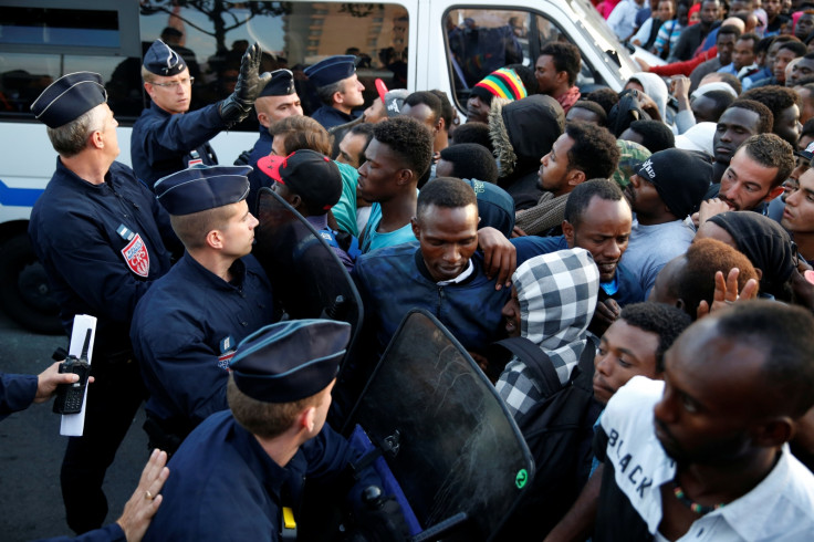 French police migrants Paris