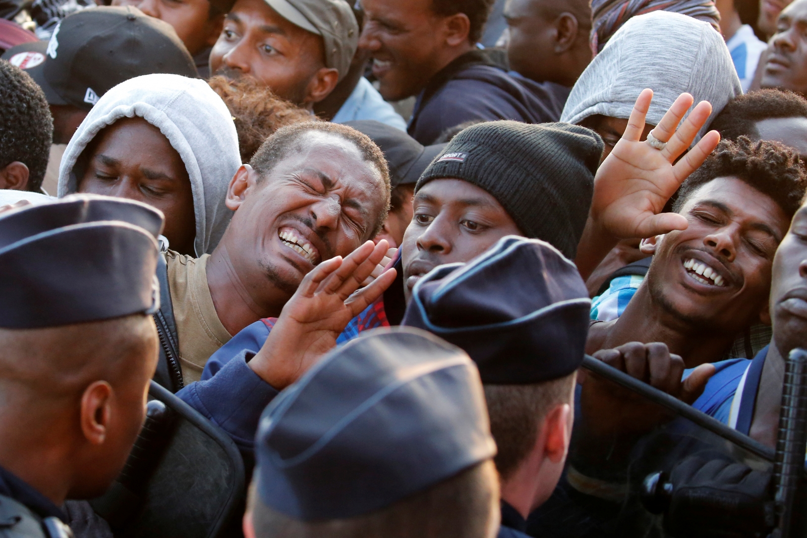 French police migrants Paris