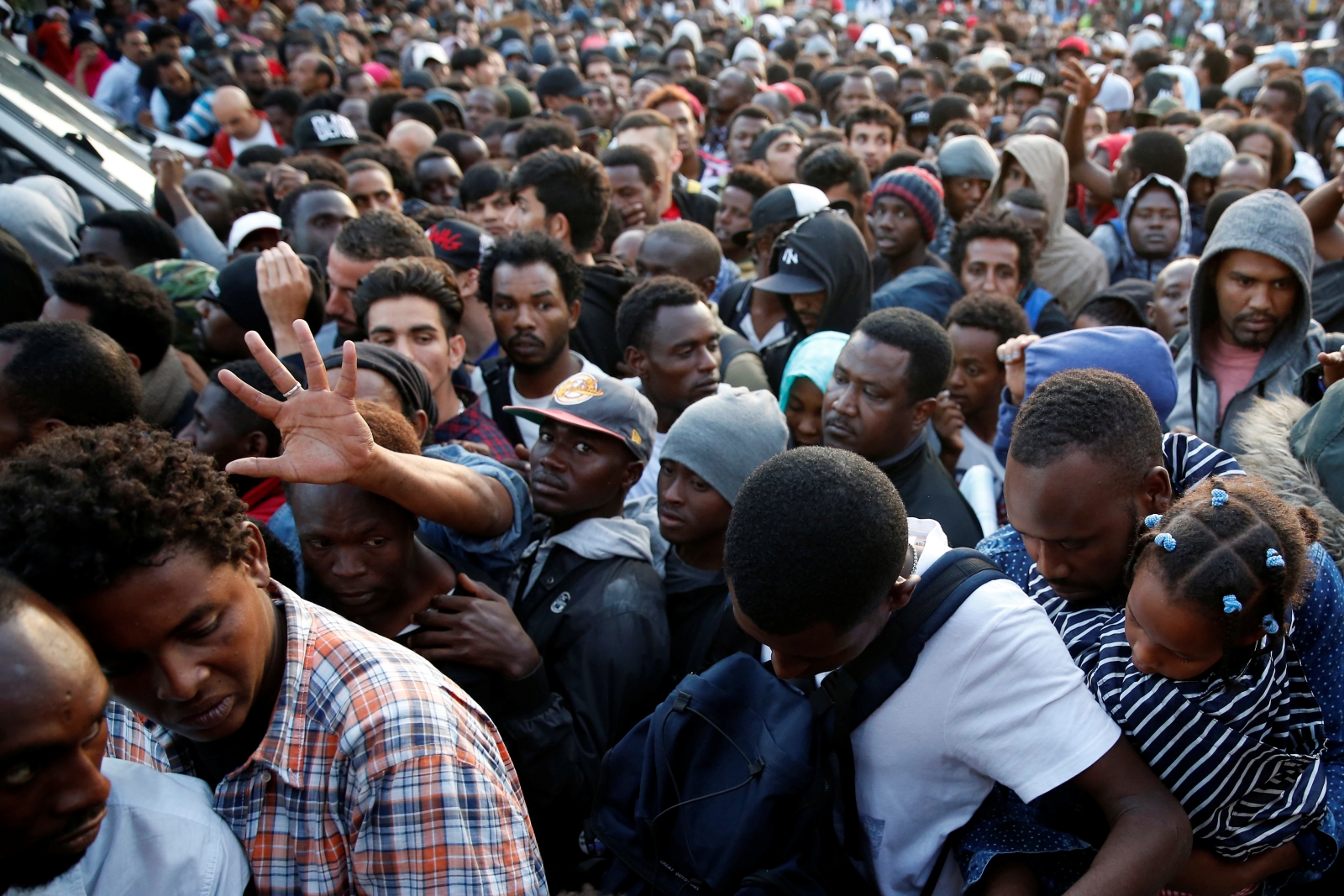 Thousands of refugees and migrants evicted from Paris sidewalks by ...