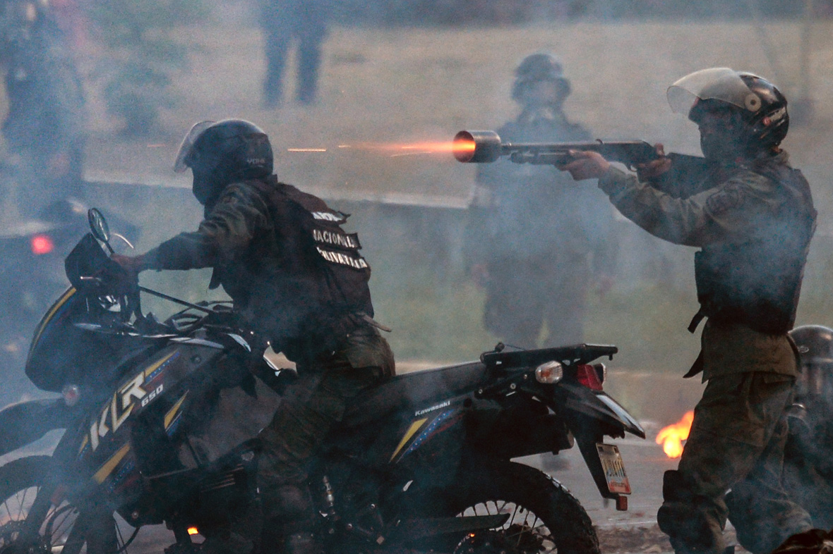 National Guard rubber bullets at Venezuelan opposition