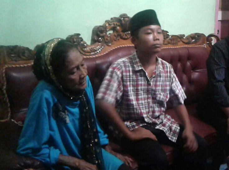 Indonesian teenager elderly woman marriage