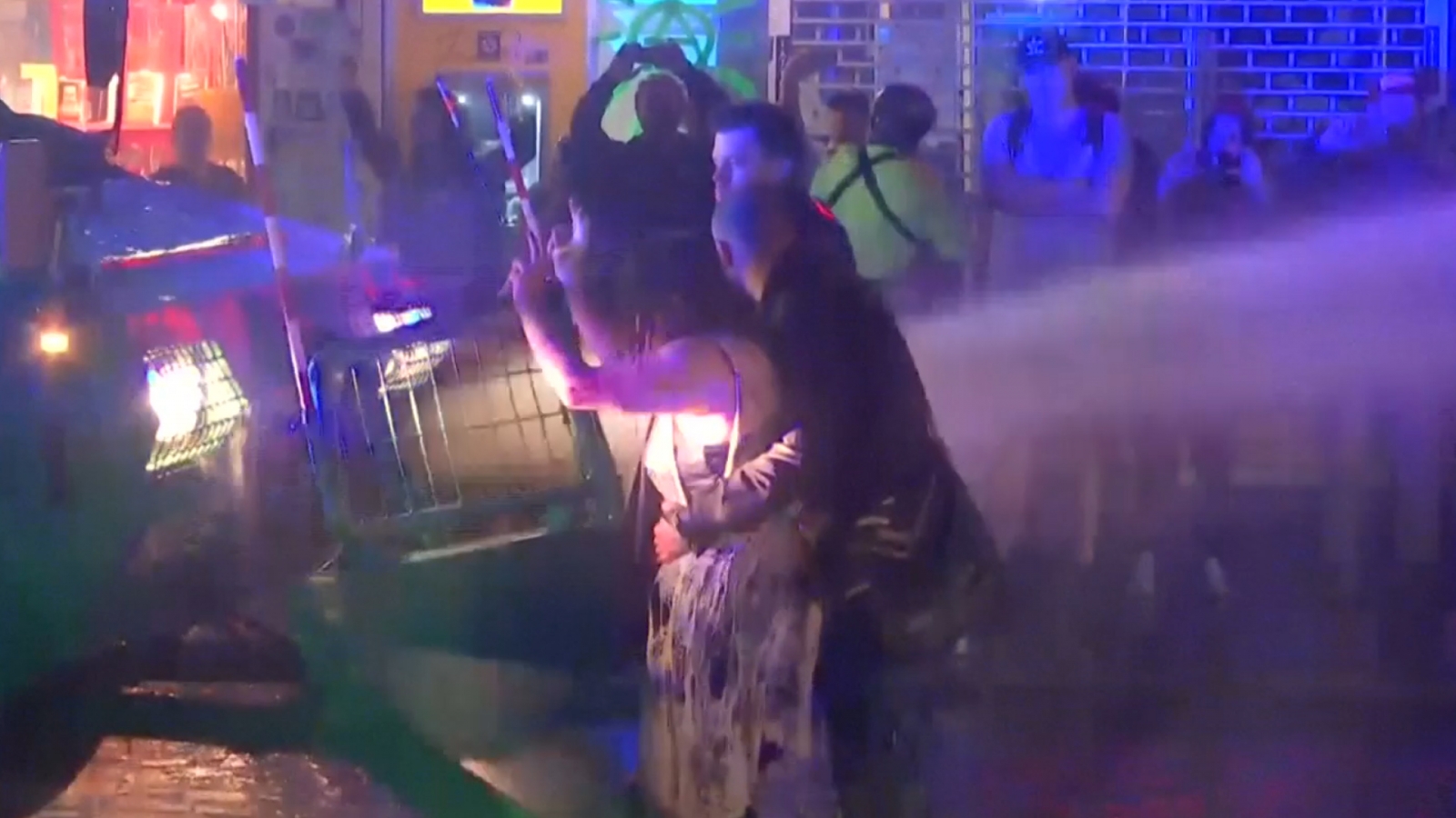 police-water-cannon-used-to-tackle-g20-protests-for-third-night-in-hamburg