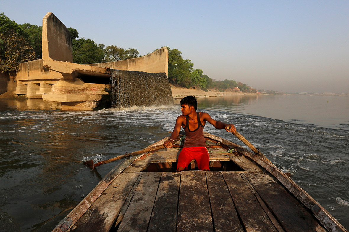 Photos show how industrial pollution and human waste are killing India 