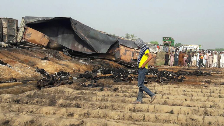 Pakistan oil tanker fire