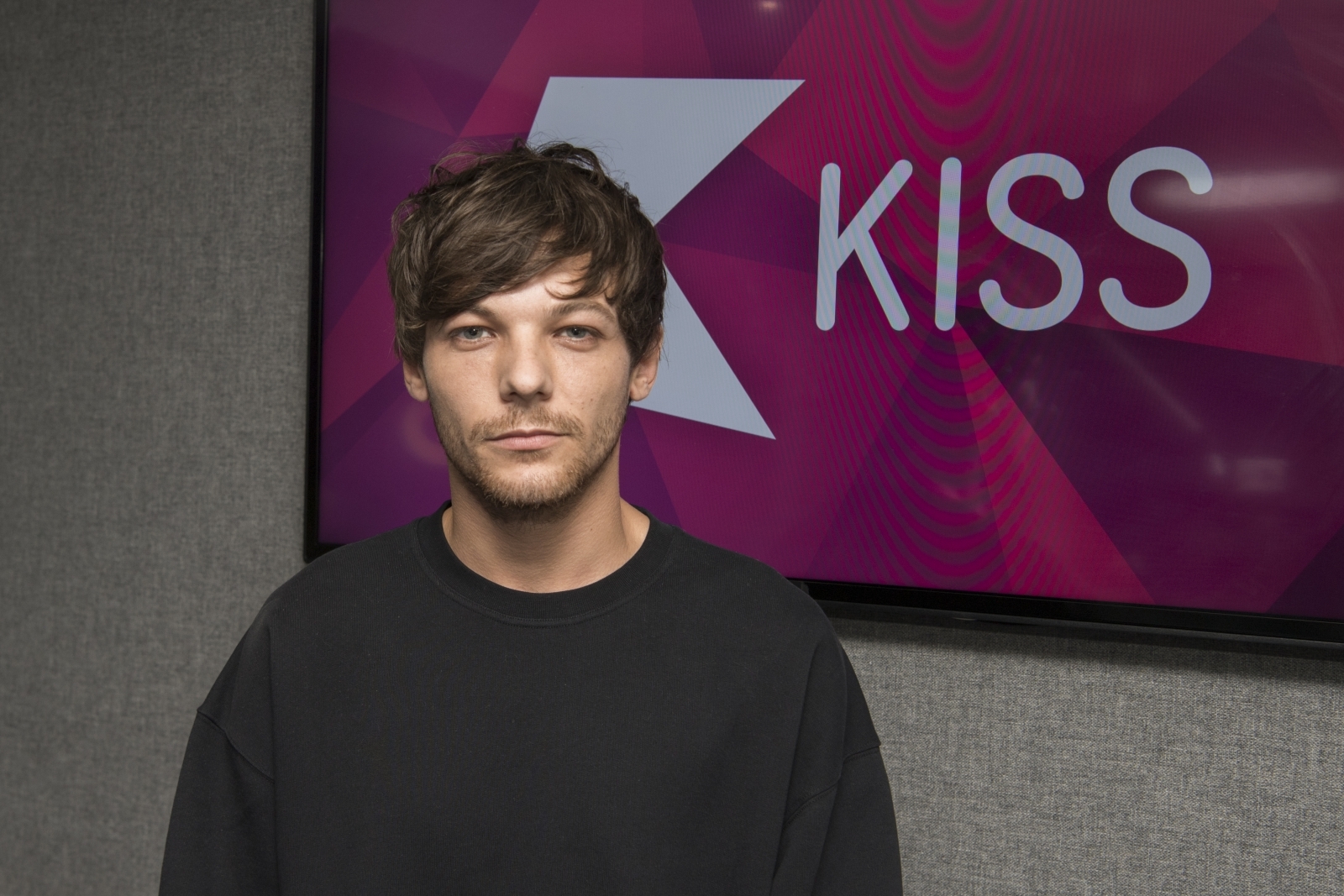 Louis Tomlinson Reveals The One Direction Bandmate Whose Music He Likes ...