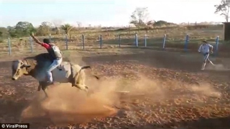 Wanderson Dias de Almeida riding a bull