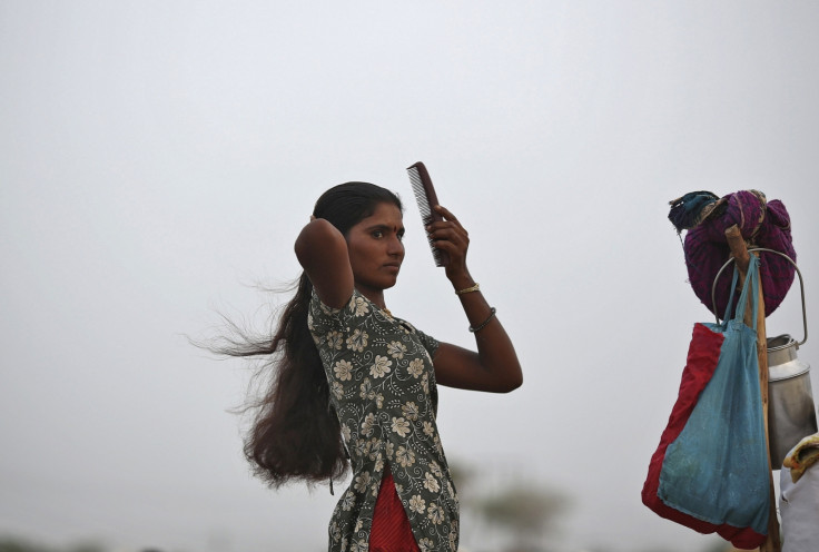 India women hair chopper
