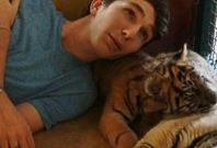 Tinder tiger selfies