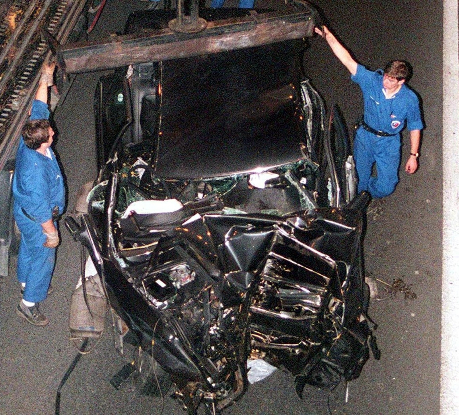 top 98+ Pictures photos of lady diana accident scene Updated