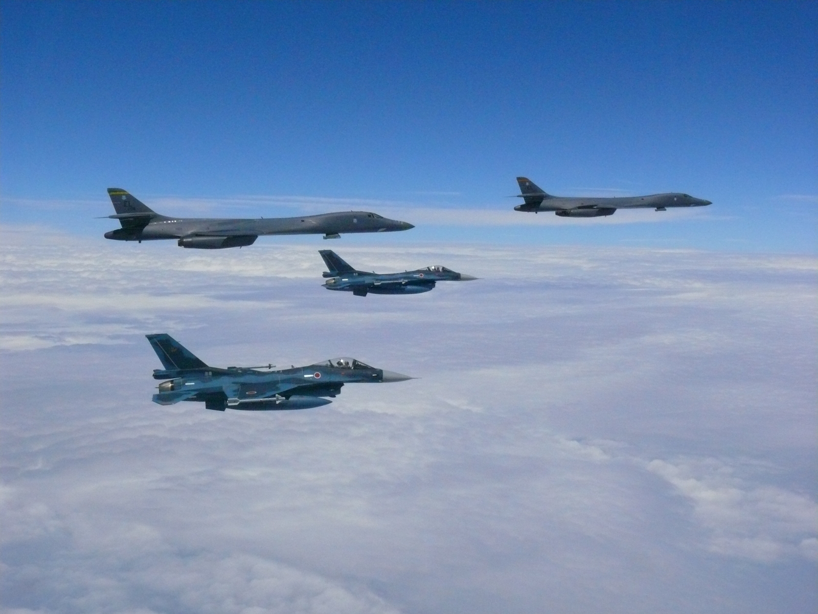 US Deploys B-1B Bombers And F35 Fighter Jets To Korean Peninsula In ...