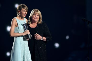 Taylor Swift and mother
