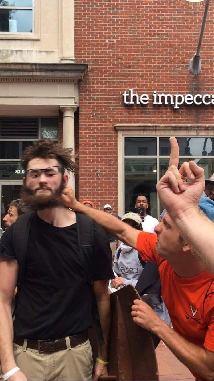 someone-captured-the-moment-a-nazi-at-charlottesville-was-punched-in