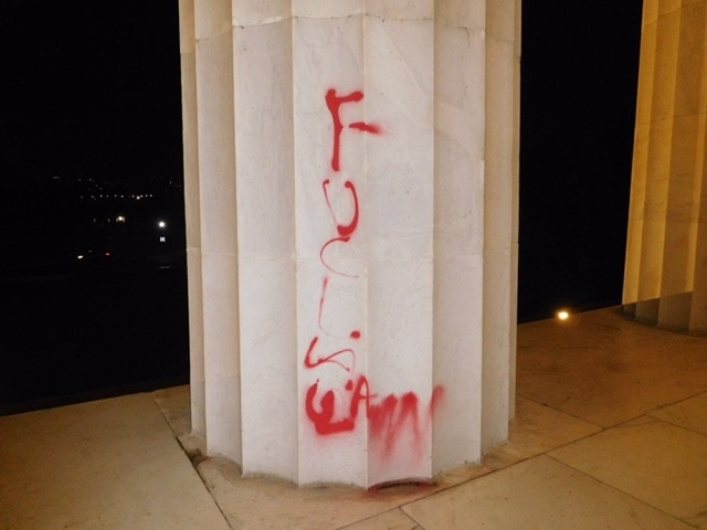 Graffiti on the Lincoln Memorial