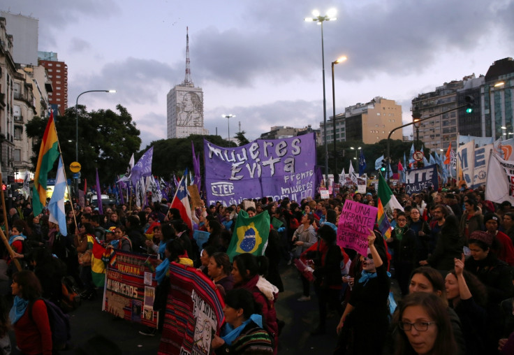Argentina march women
