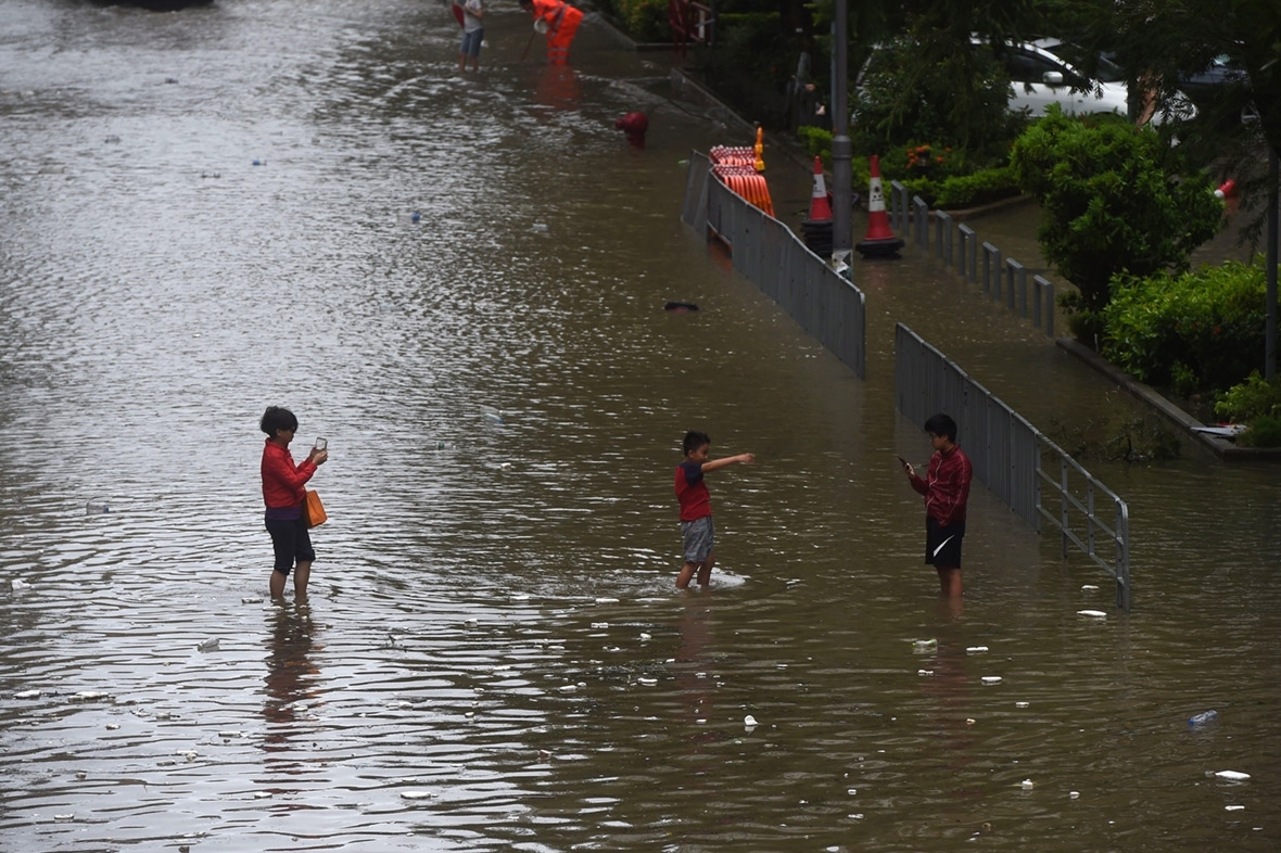 Photos and video of Typhoon Hato slamming into Hong Kong with maximum force